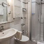 Sauer Garni Hotel 3*
