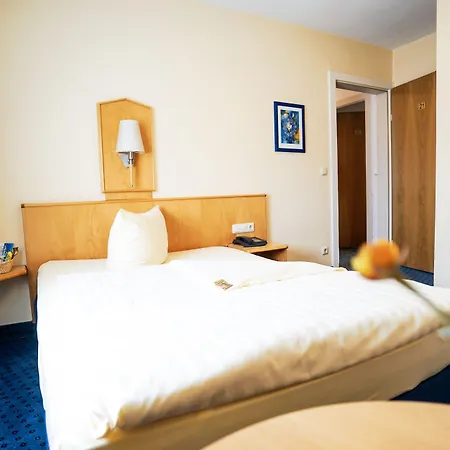 Sauer Garni Hotel 3*