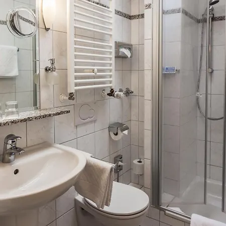 Sauer Garni Hotel 3*