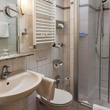 Sauer Garni Hotel Neu-Isenburg