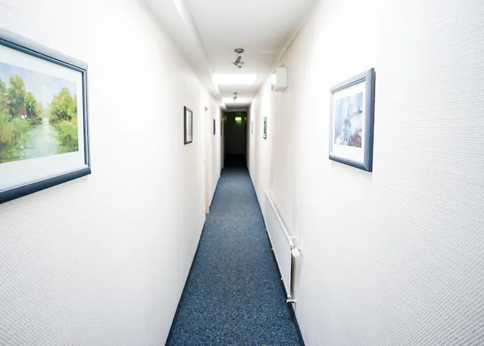 Sauer Garni Hotel 3*